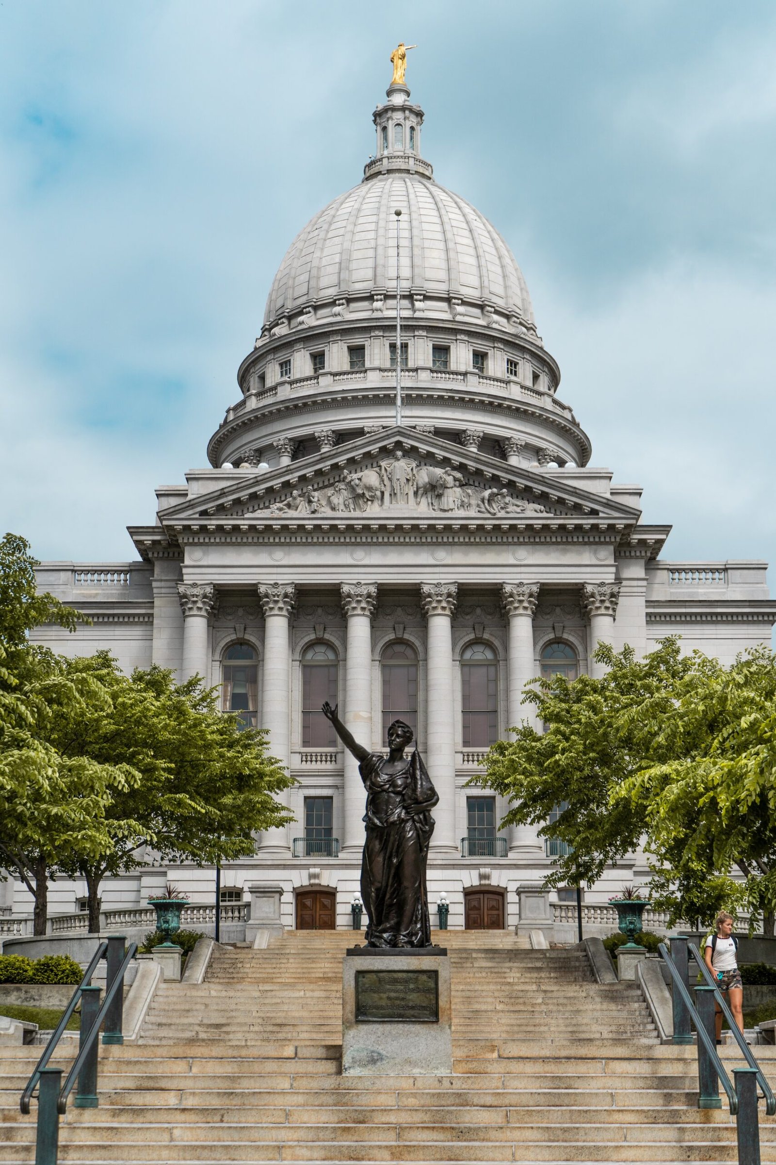 Exploring the Charm of Madison, Wisconsin: A Guide to University Culture, Lakes, and Outdoor Recreation