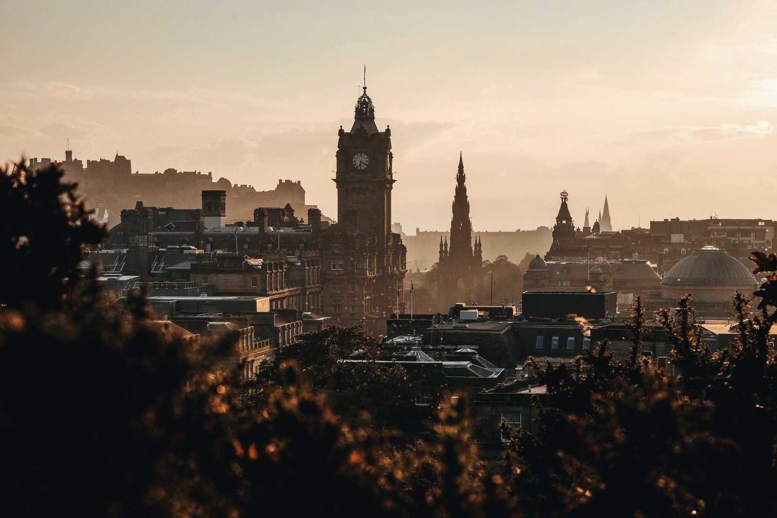 Exploring the Enchanting Charms of Edinburgh, United Kingdom