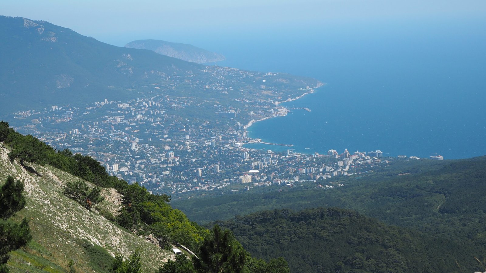 Exploring the Enchanting Beauty of Yalta, Ukraine