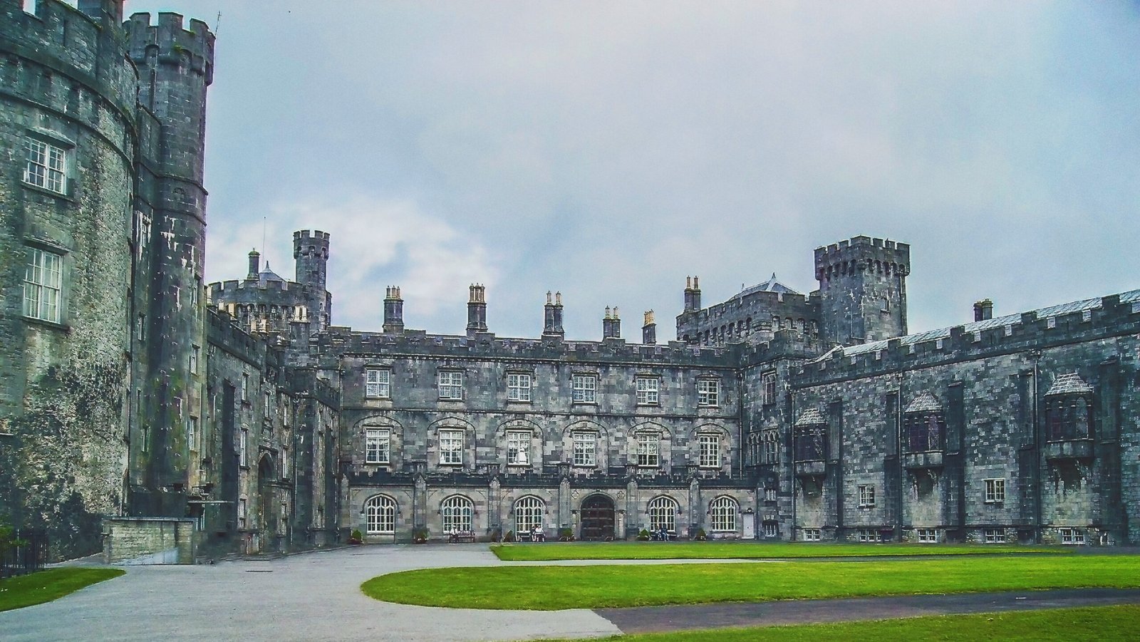 Exploring the Charm of Kilkenny, Ireland: Top 10 Ways to Experience this Enchanting Destination