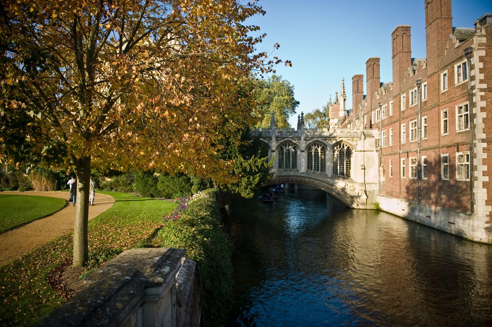 Exploring the Charms of Cambridge: A Comprehensive Travel Guide