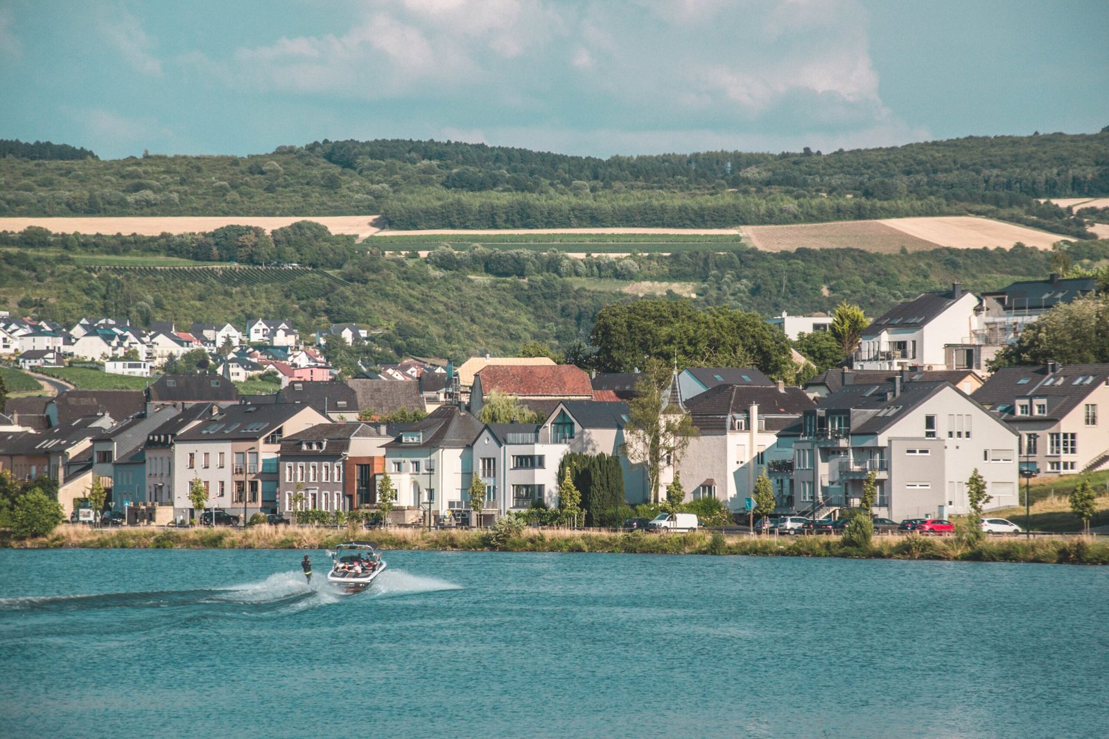 white boat on water near houses during daytime